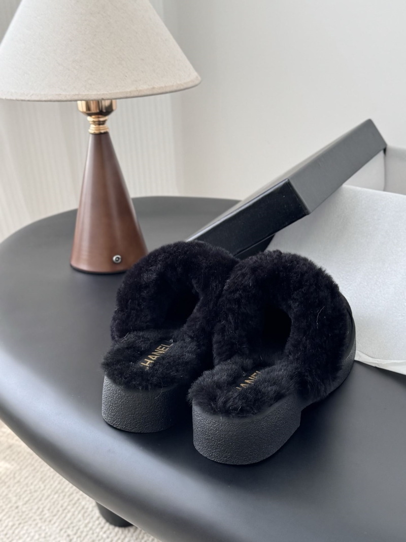 Ch**el slippers